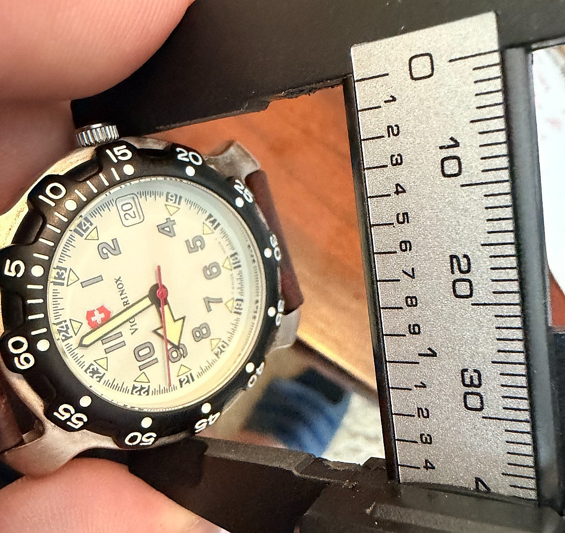 Vintage Victorinox Swiss Army Sportline Quartz Field Watch – 4.562 – New Battery