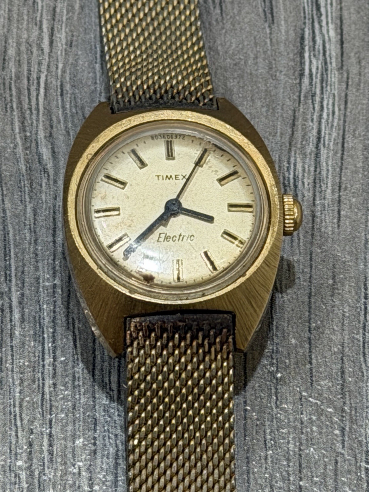 Vintage Timex Electric Gold Tone 22mm Mesh Band Watch Untested As Is
