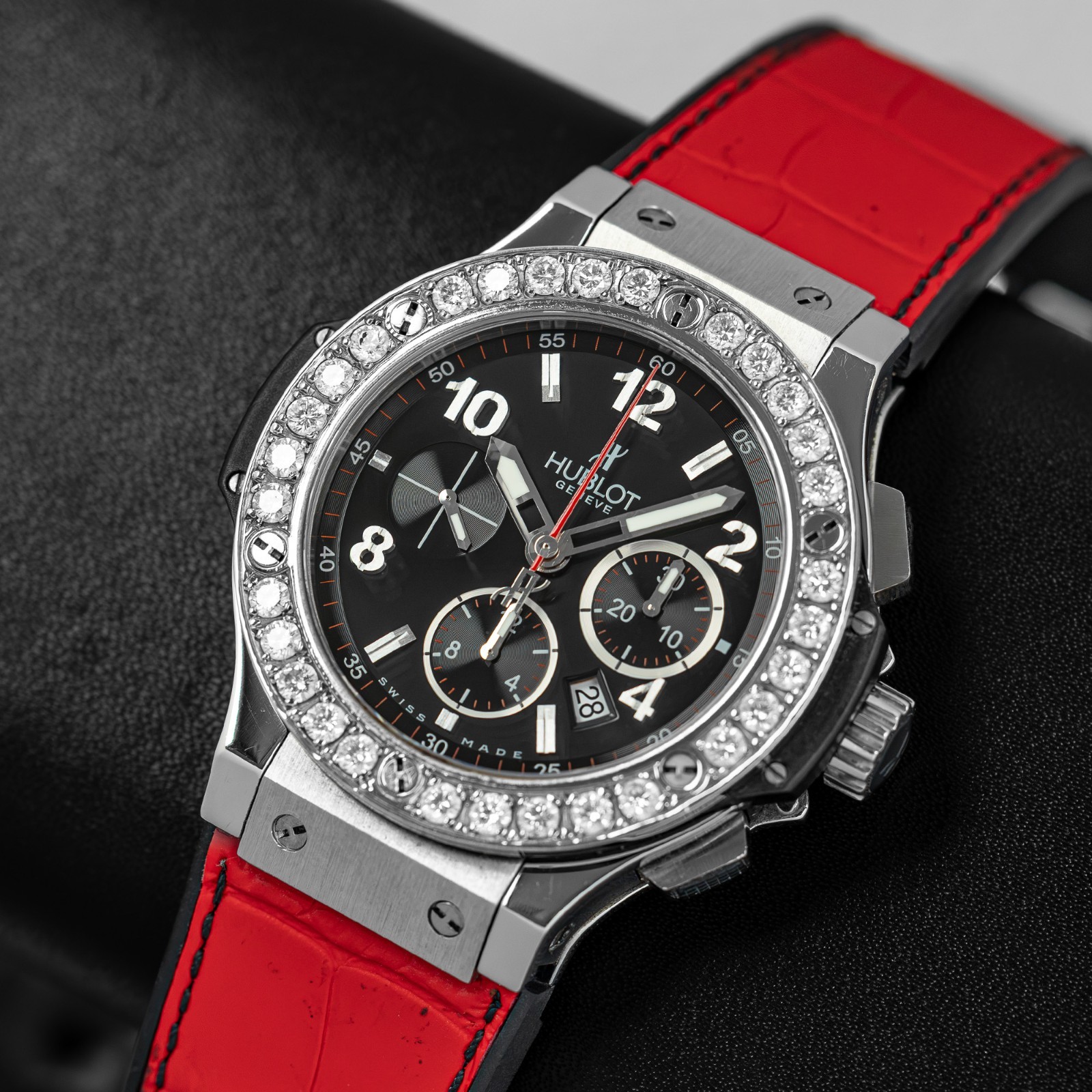 Hublot Big Bang Men’s Black Watch with AM Diamond Bezel – 301.SX.130.RX
