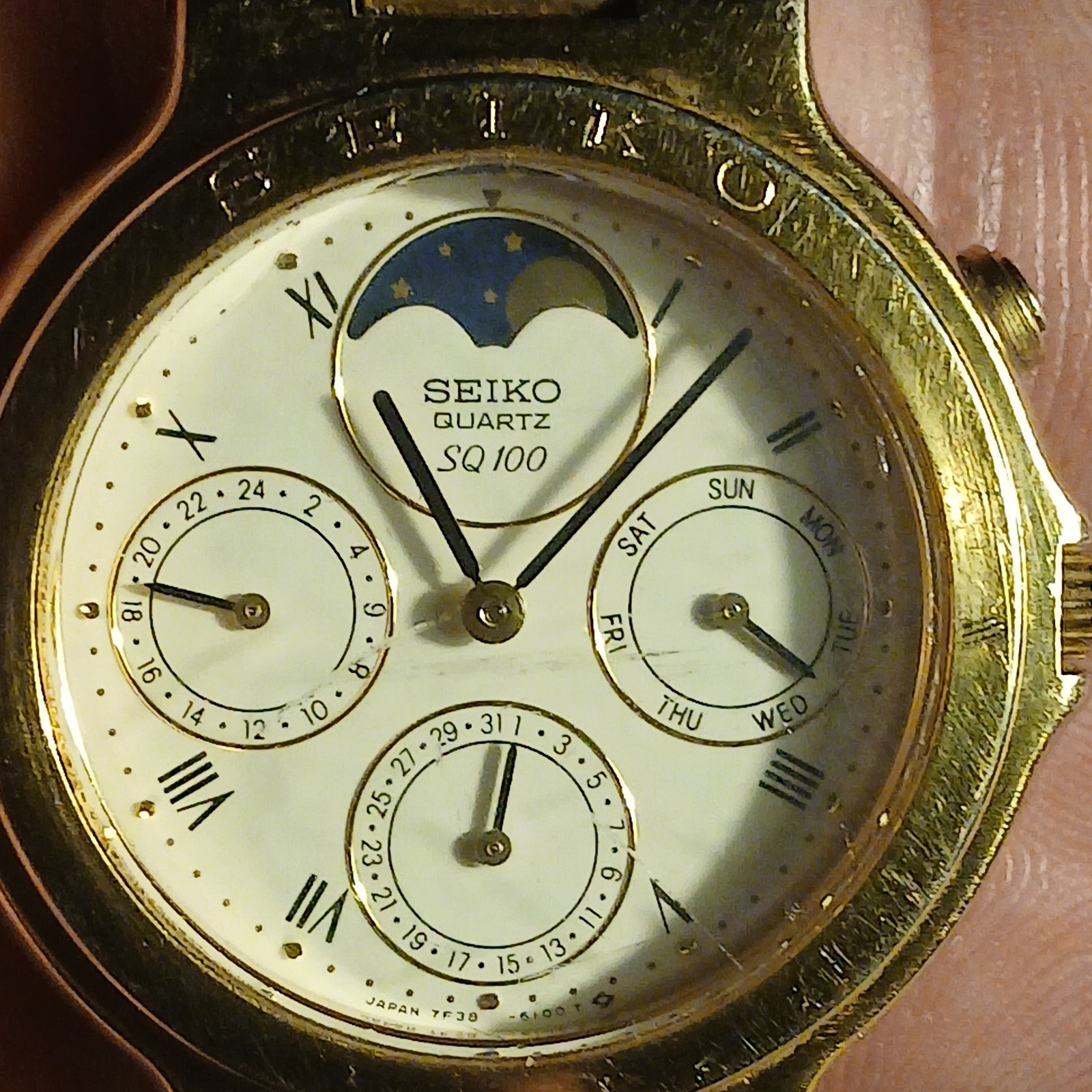 Seiko 7F38 6110 moonphase quartz watch working spares please see description