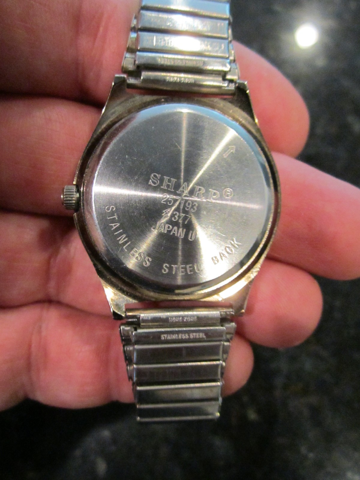 VINTAGE SHARP WATCH DAY MONTH MARKERS FITS TO 8 1/2″ WRIST – RUNS GREAT – OFC-R