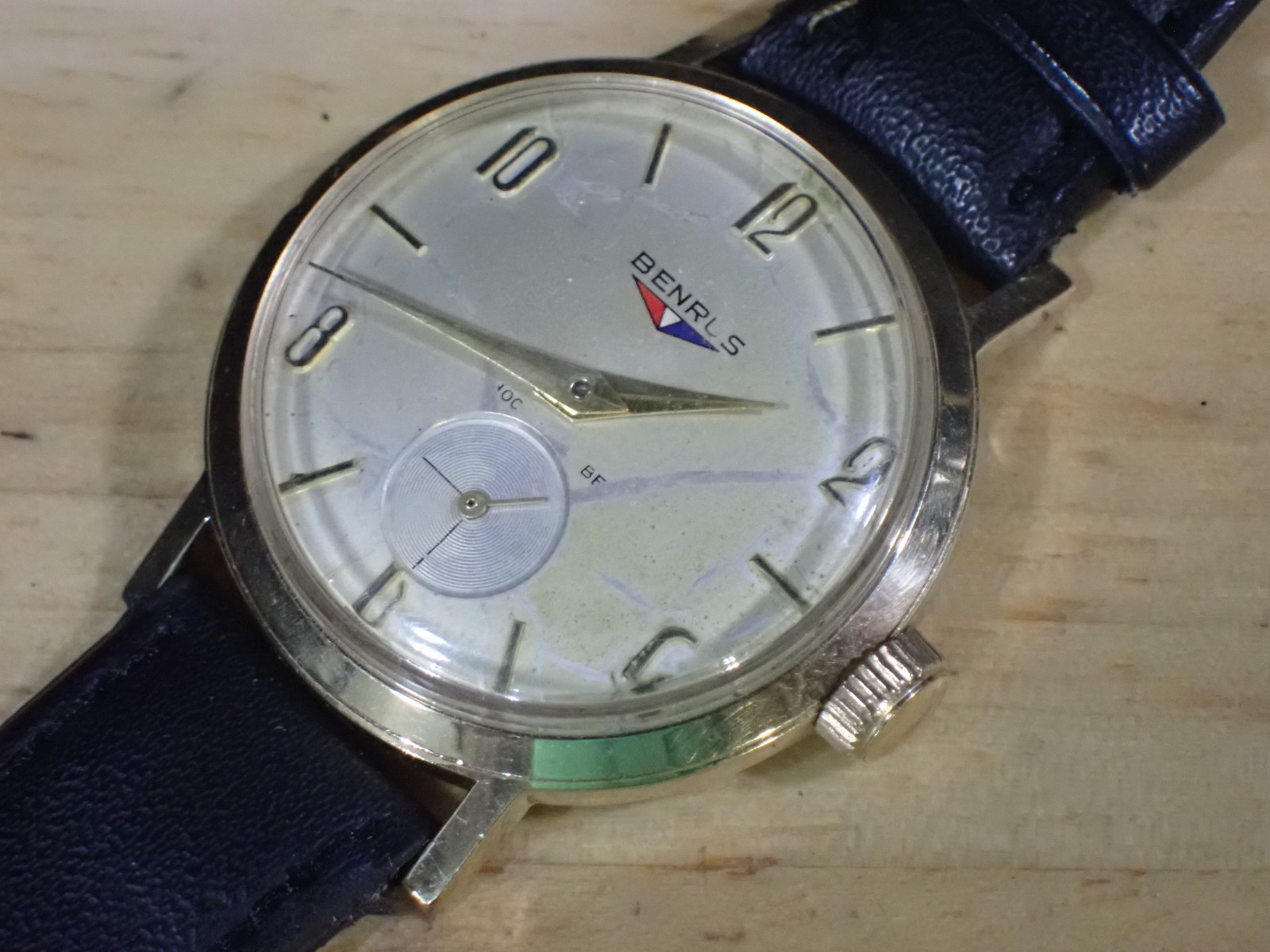 DN 2F Benrus 17 Jewel Men’s Manual Wind Wristwatch runs 20 microns GP Swiss