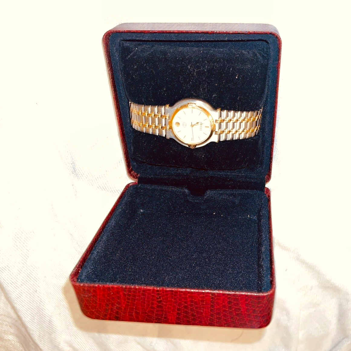 Gucci 9000L Two-Tone Stainless Steel Quartz Date Women’s Watch w/ Box