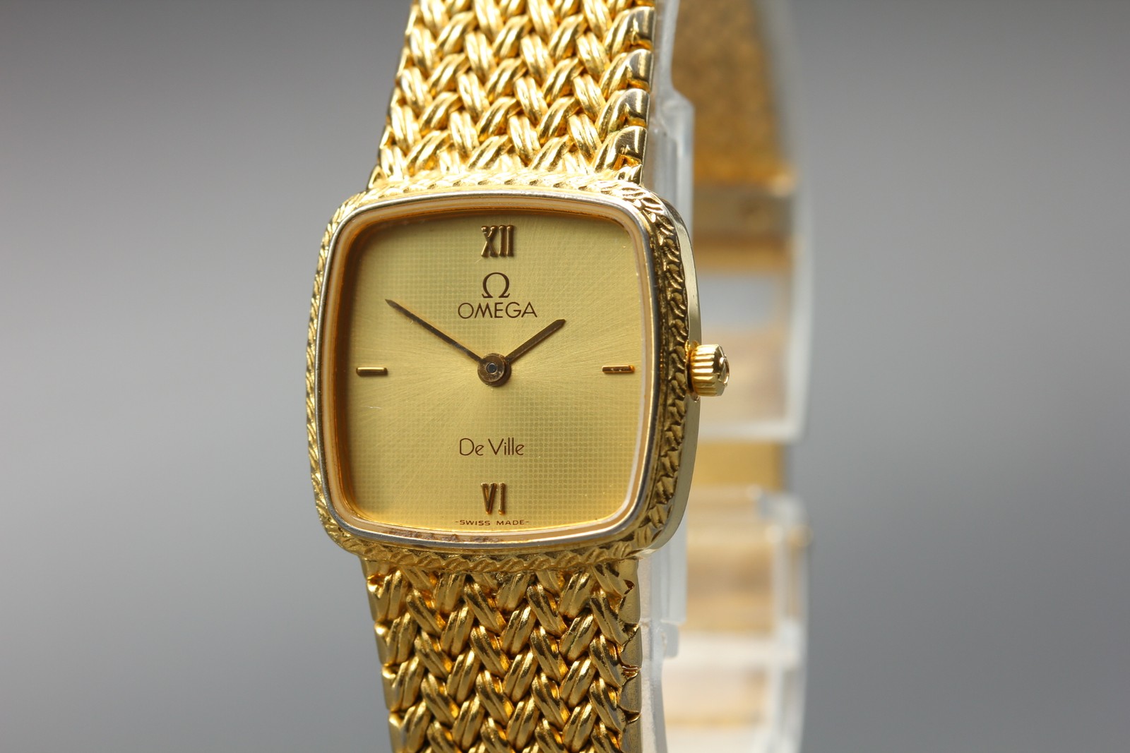 1980s Near MINT OMEGA De Ville 19mm 591.0289 Quartz Gold Roman Women’s Vintage