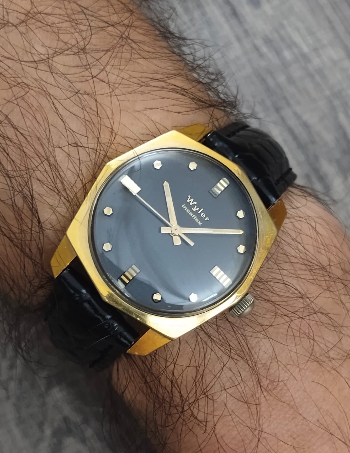WYLER Incaflex -rare OCTAGON faceted Case- RARE Black GLOSS Dial – ETA 2354
