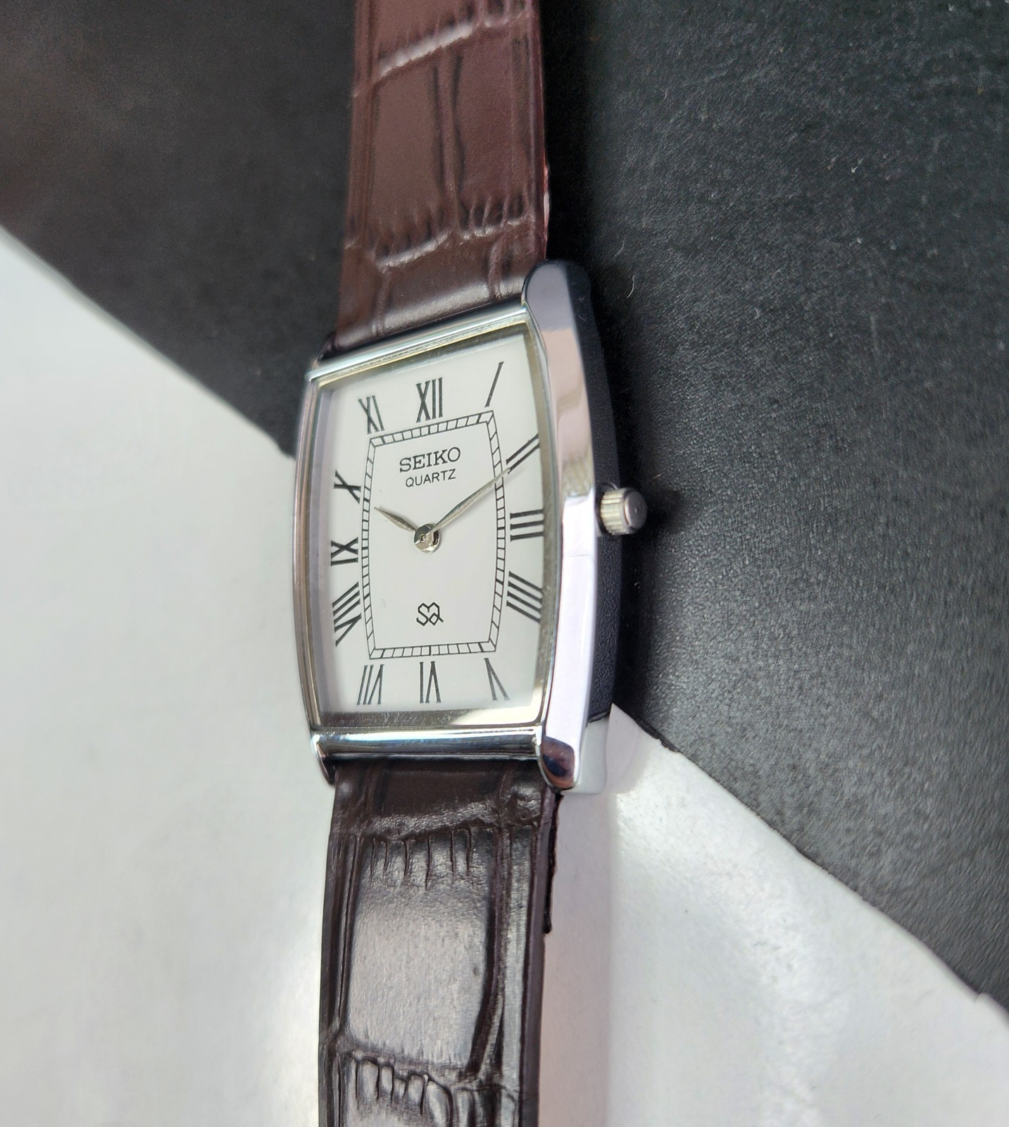 Vintage Seiko Slim Tank Quartz Men White Dial Dress Watch-Free Shipping