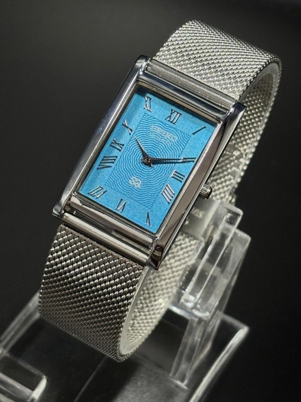 Vintage Seiko Slim Quartz Men’s Wristwatch With Free DDP Shipping