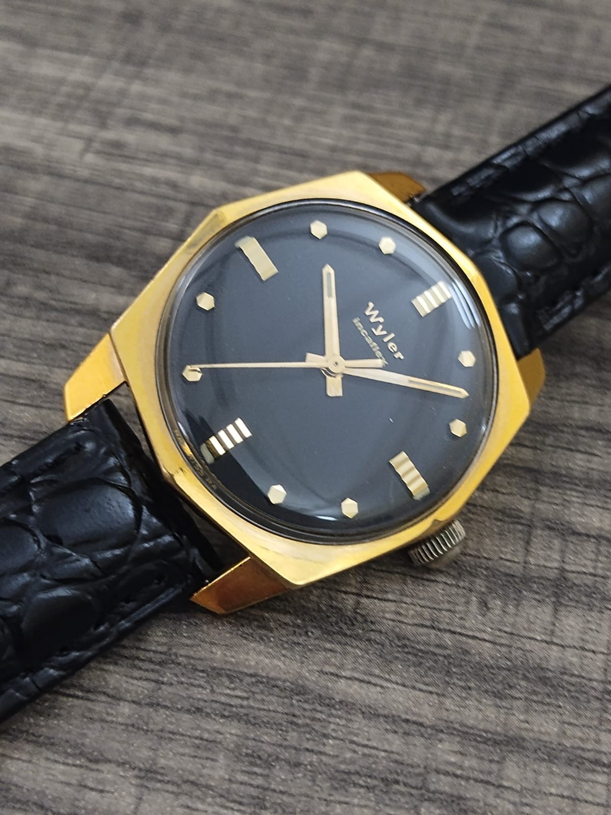 WYLER Incaflex -rare OCTAGON faceted Case- RARE Black GLOSS Dial – ETA 2354