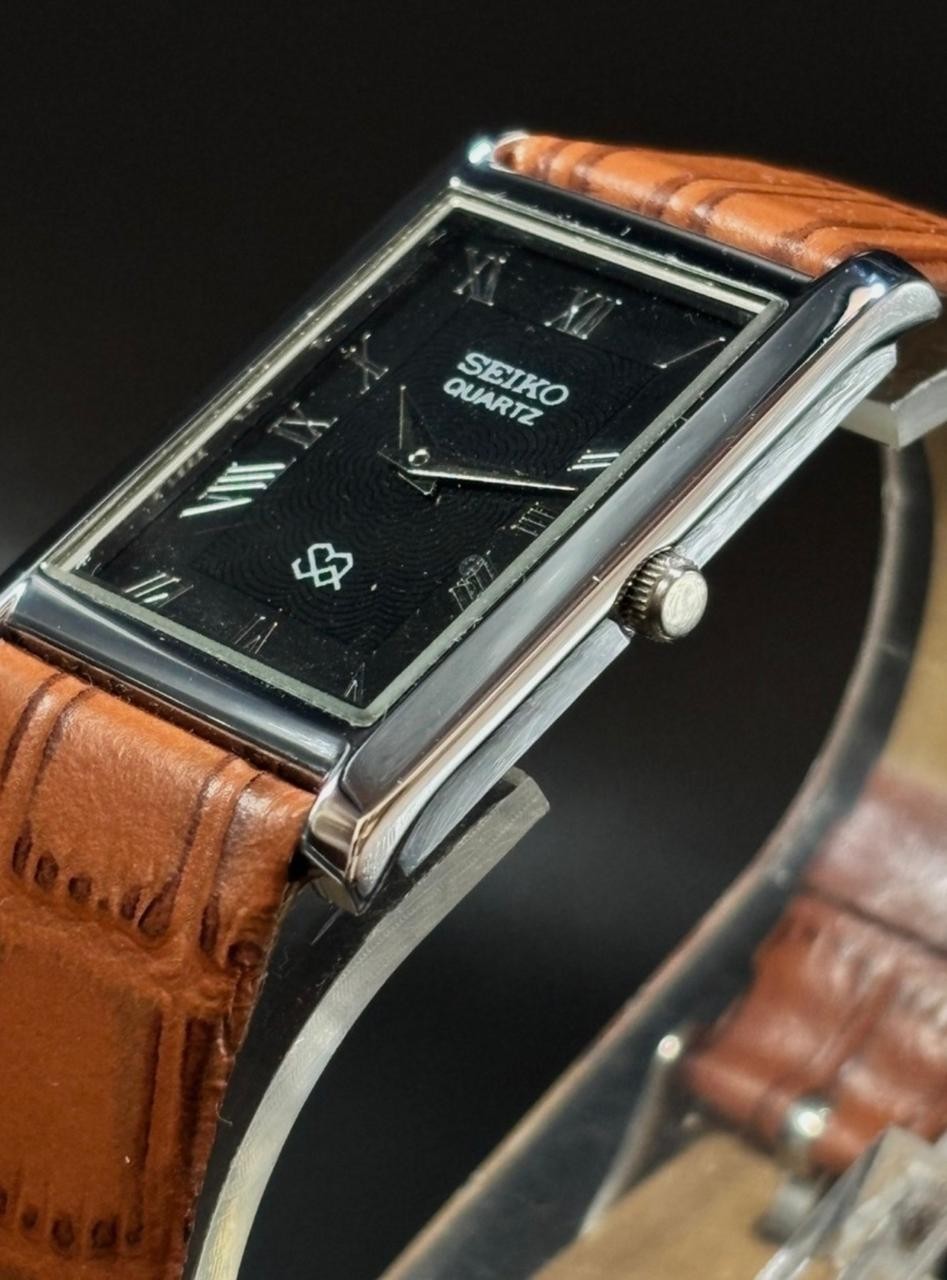 Vintage Seiko Slim Quartz Men’s Wristwatch With Free DDP Shipping