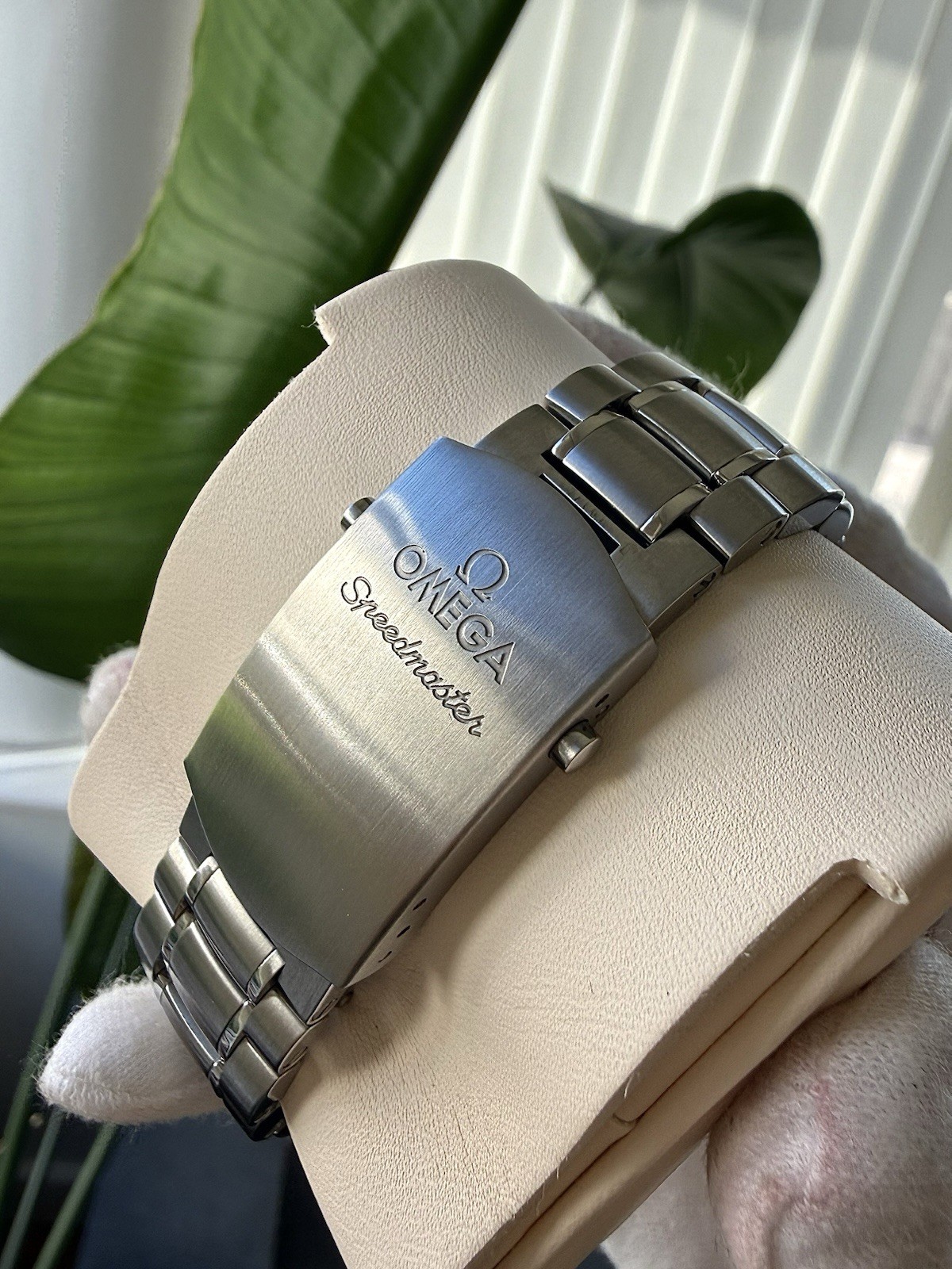 Omega Speedmaster Racing White 2024 Full Service 2026 Box 326.30.40.50.04.001