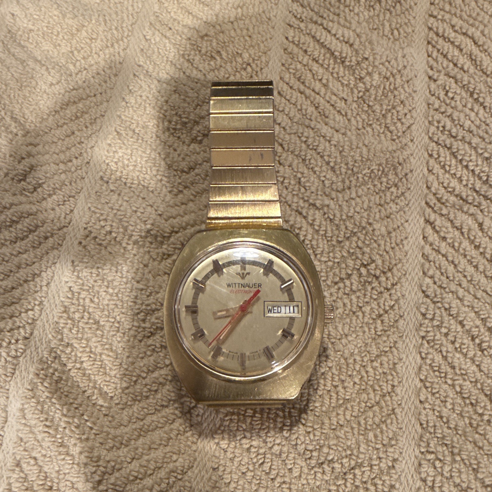 Wittnauer Electronic Men’s Quartz Swiss Made Day/Date Vintage Gold Dial 35mm