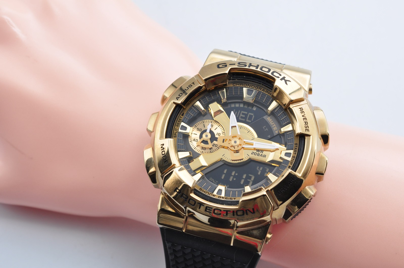 Casio GM-110G G-SHOCK Quartz Analog Digital Watch Gold Metal Bezel Auth w-1330