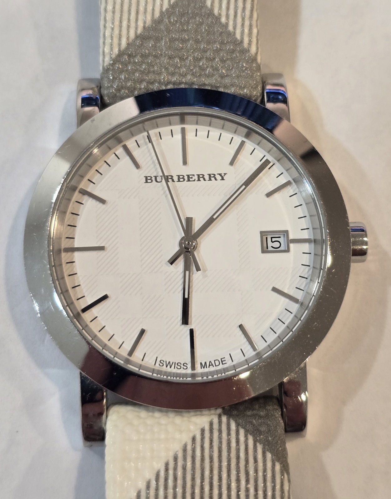 Burberry BU1798 Nova Check Strap White Dial Stainless Steel Quartz Watch *Works*