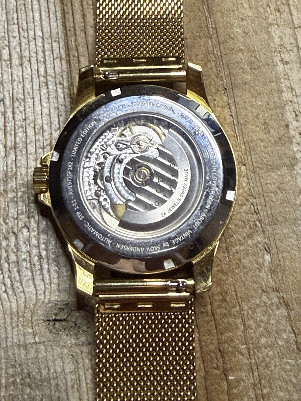 About Vintage (AV88) Gold Tone 1971 Swiss Auto Wristbands 40mm Beautiful.