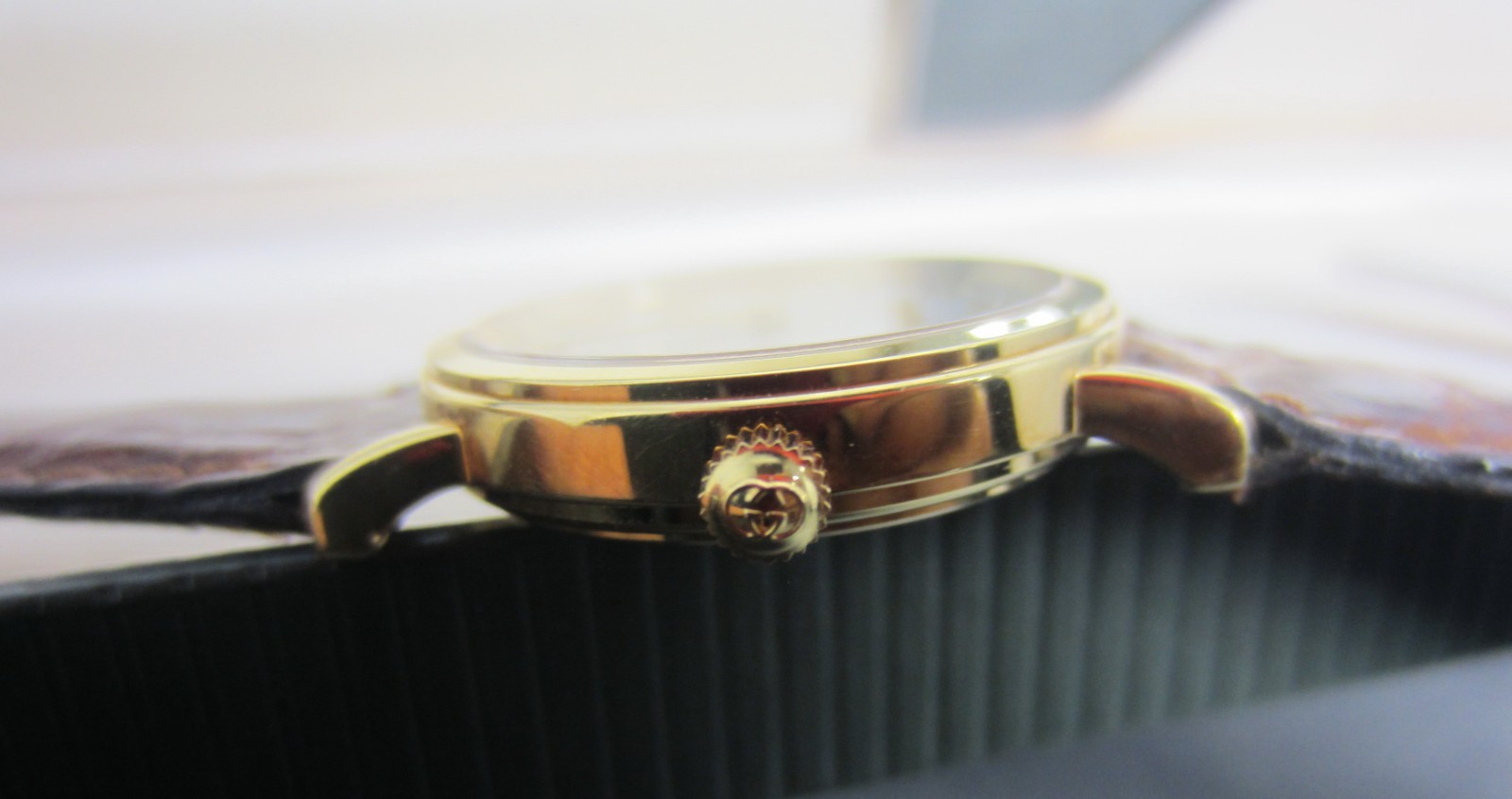 Gucci 700 L – 18K 750 Solid Gold Case Ladies Quartz Watch in Box – Pristine Cond