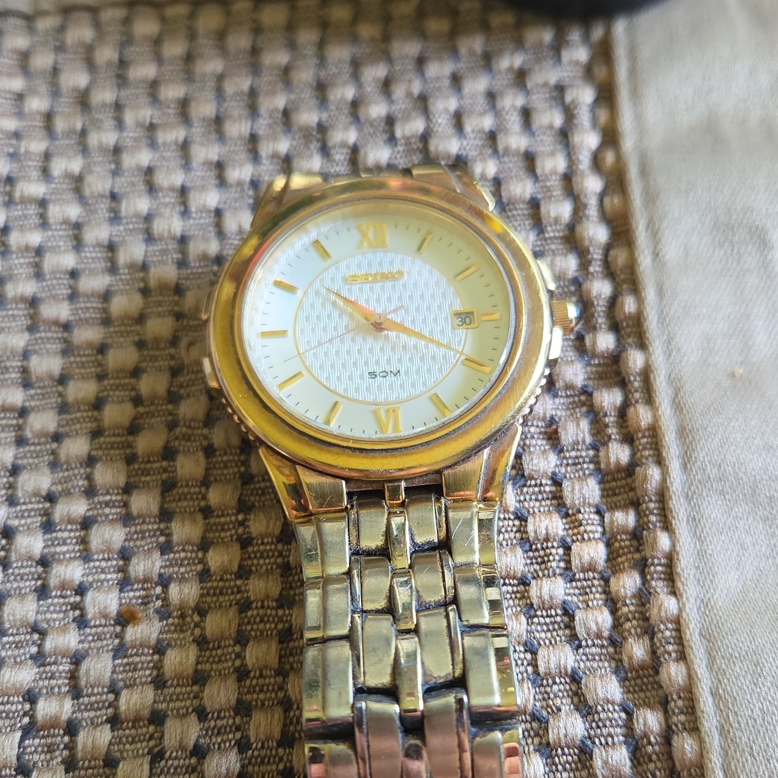Seiko Quartz Vintage Dress Watch Gold Tone SS Bracelet White Dial Date 50m