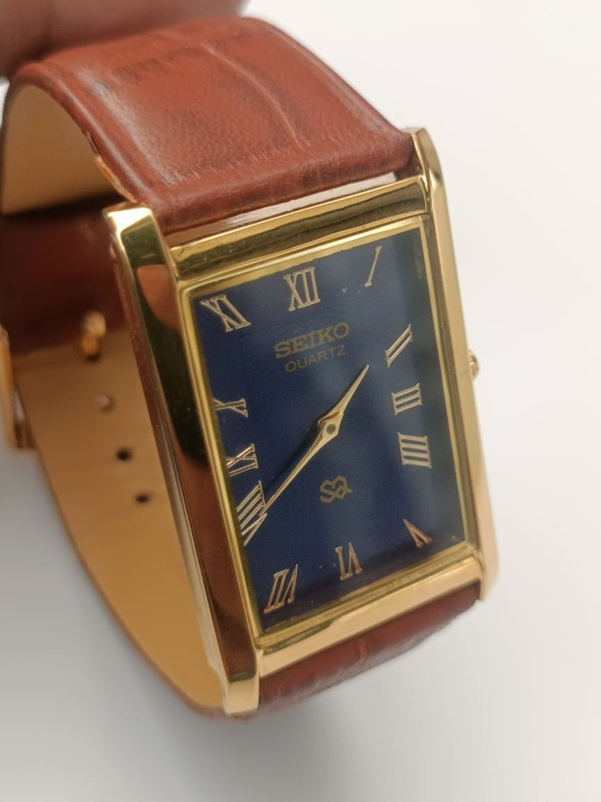 Vintage Seiko Quartz Japan Made Blue Dial Men’s Wrist Watch Looking Good