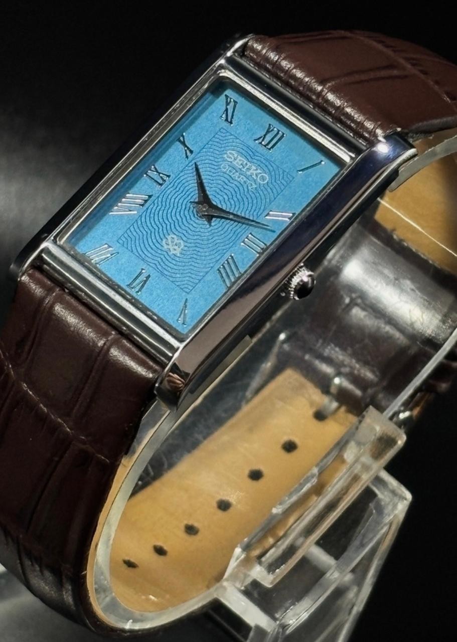 Vintage Seiko Slim Quartz Men’s Wristwatch With Free DDP Shipping