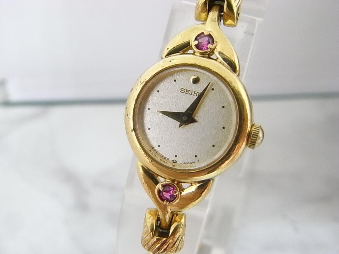 Vintage SEIKO Ruby Round Ladies Watch 5