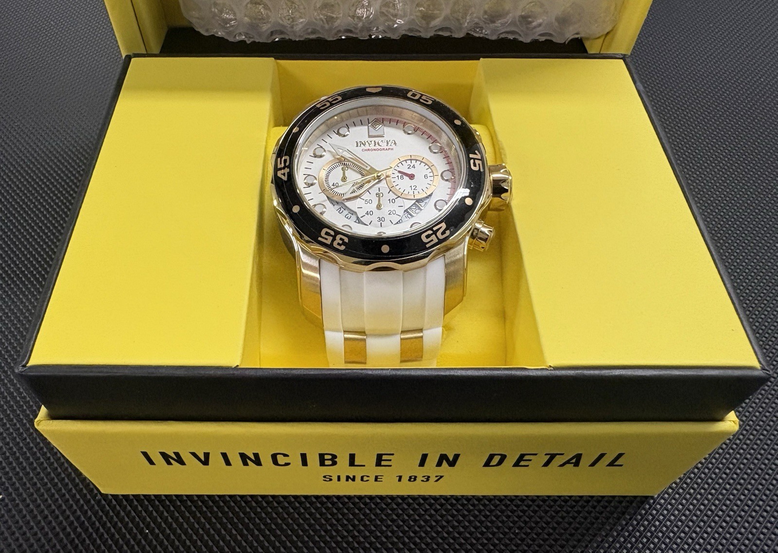 Invicta Mens Pro Diver SCUBA Chronograph 18Kt Gold Silver Dial White Strap Watch