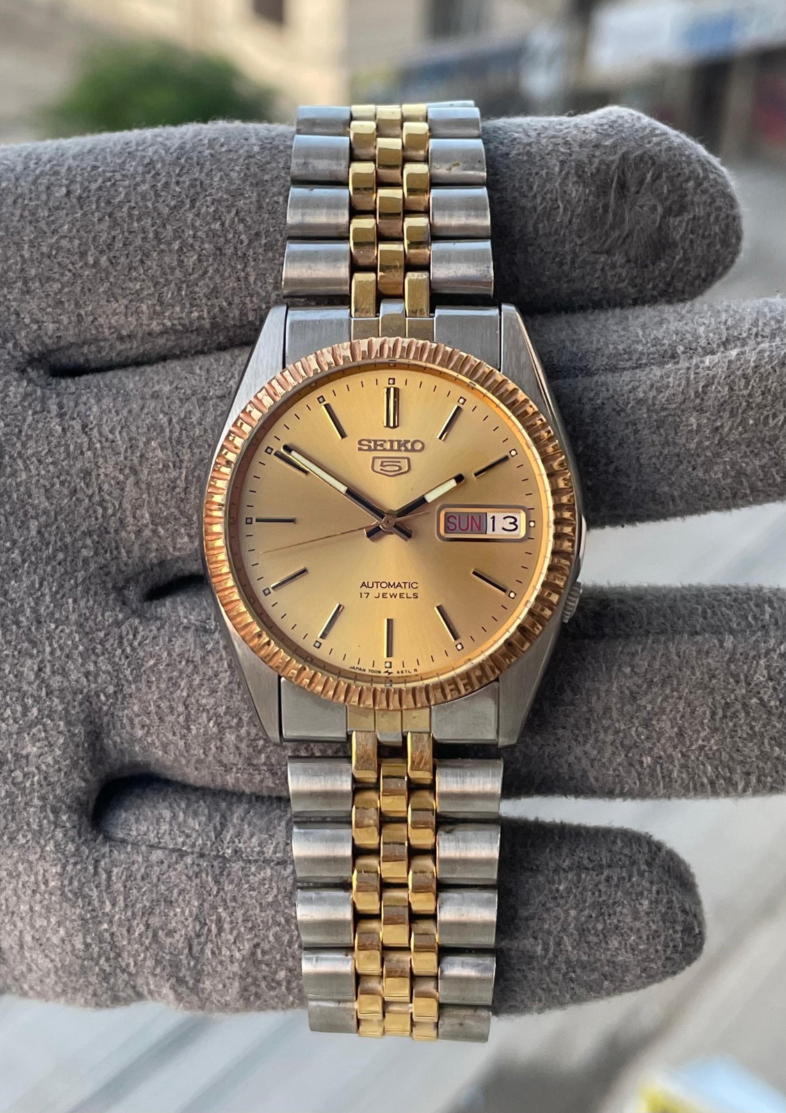 Fluted Bezel Seiko 5 Tow Tone 7009-3110 17 Jewels Wrist Watch Mens Japan