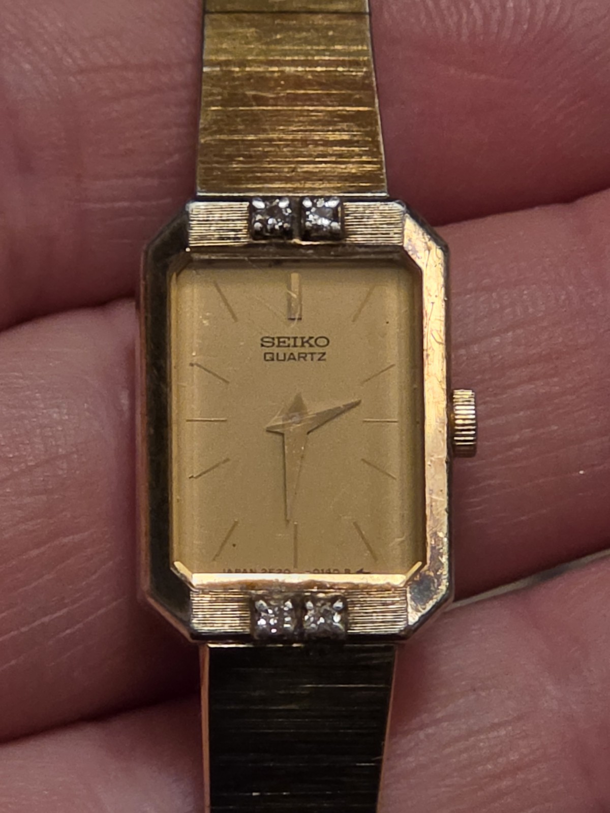 Vtg SEIKO Womens 2E20-5099 Diamond Bezel Gold Dial 14mm Quartz Watch, 7 1/4″