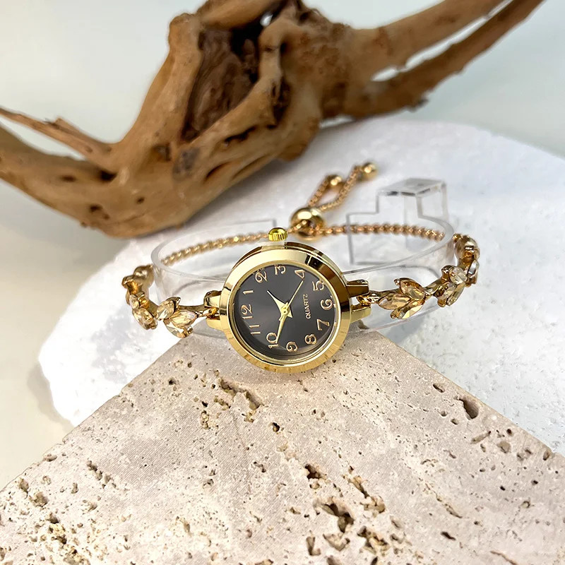 Round alloy case Arabic numeral classic dial leaf-shaped diamond-encrusted