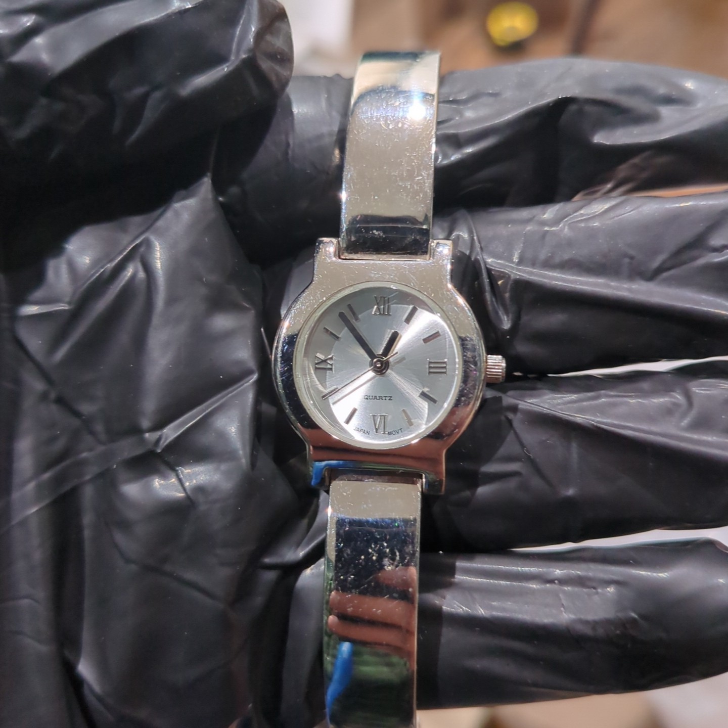 Working Ladies Watch For Big Wrist 8in Silver Tone 23mm New Battery – Runs