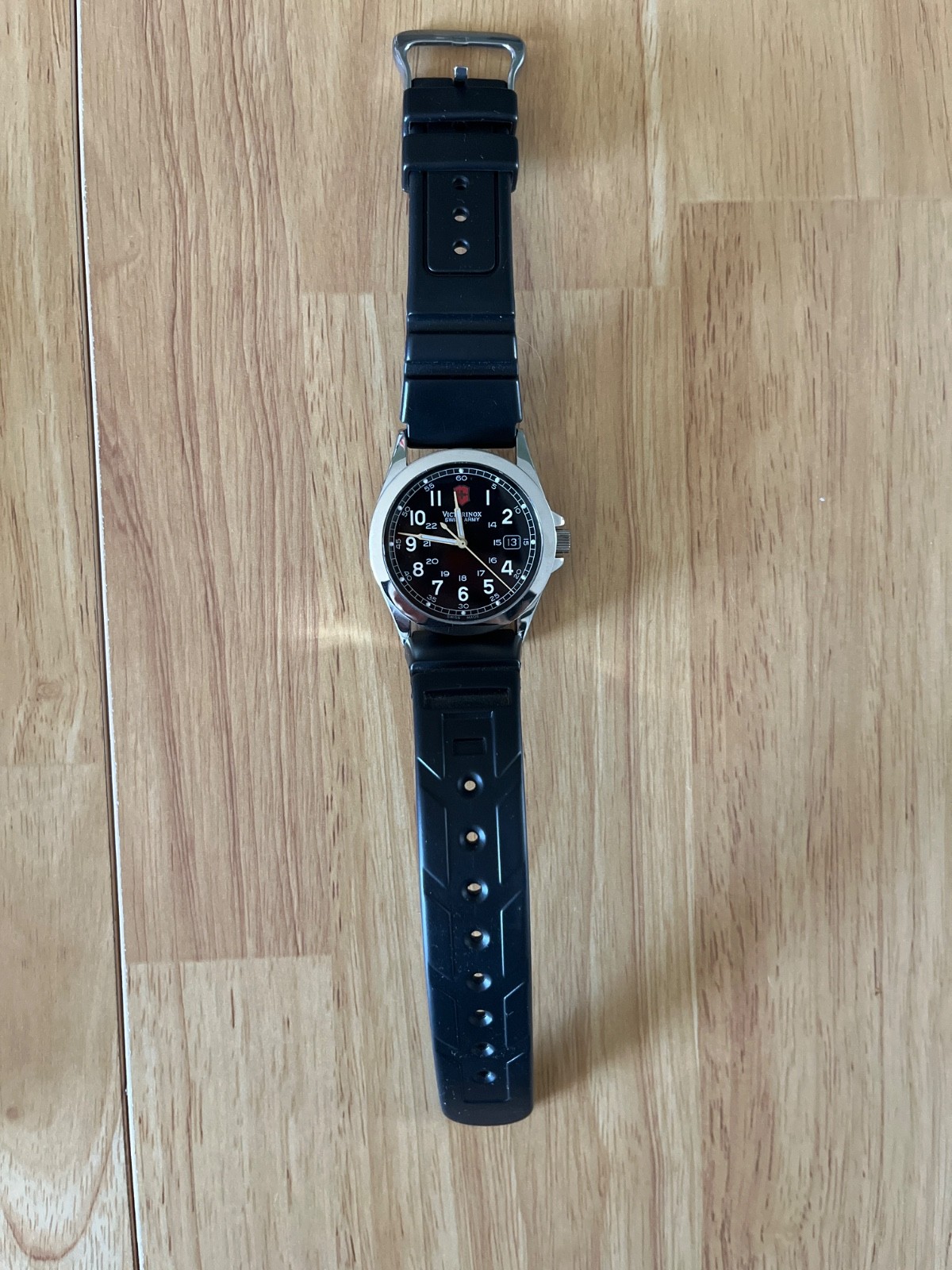 victorinox swiss army watch mens