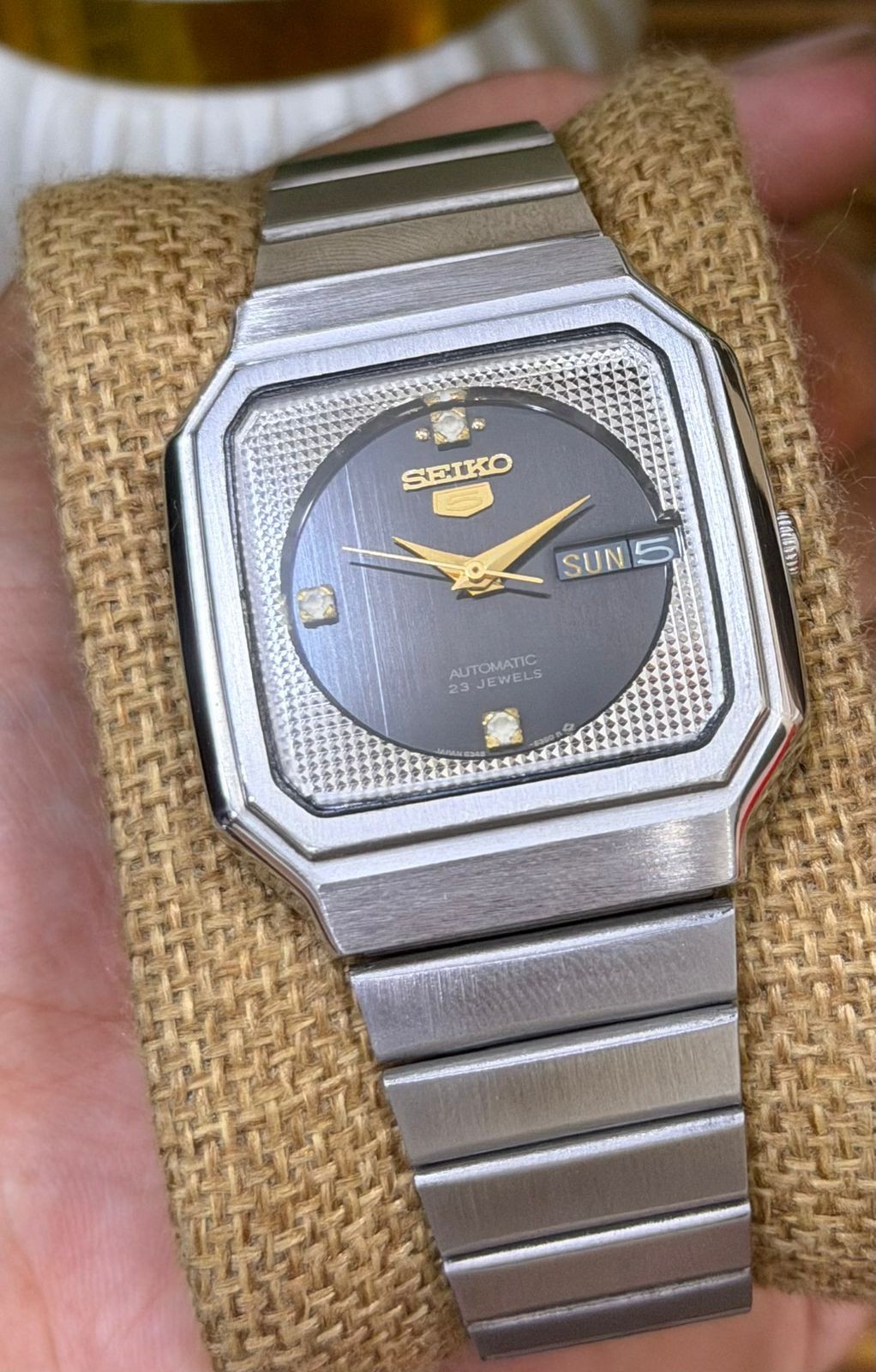 Vintage Seiko 5 Automatic 23 Jewels Day Date Men’s Watch Squaredark brown…
