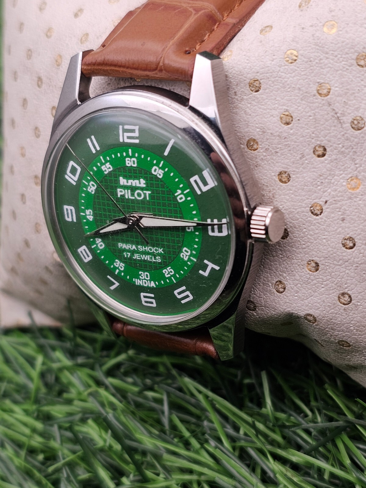 Beautiful Mens HMT Pilot Parashock Mechanical Wind 17J Watch Green Dial