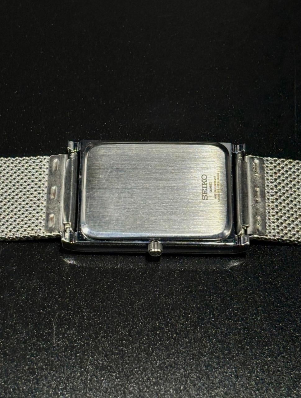 Vintage Seiko Slim Quartz Men’s Wristwatch With Free DDP Shipping