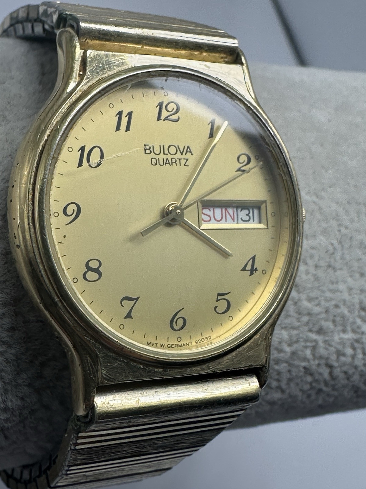 Bulova 92D32 P7 1987 New Battery 31MM 7″ Stretch Band F27