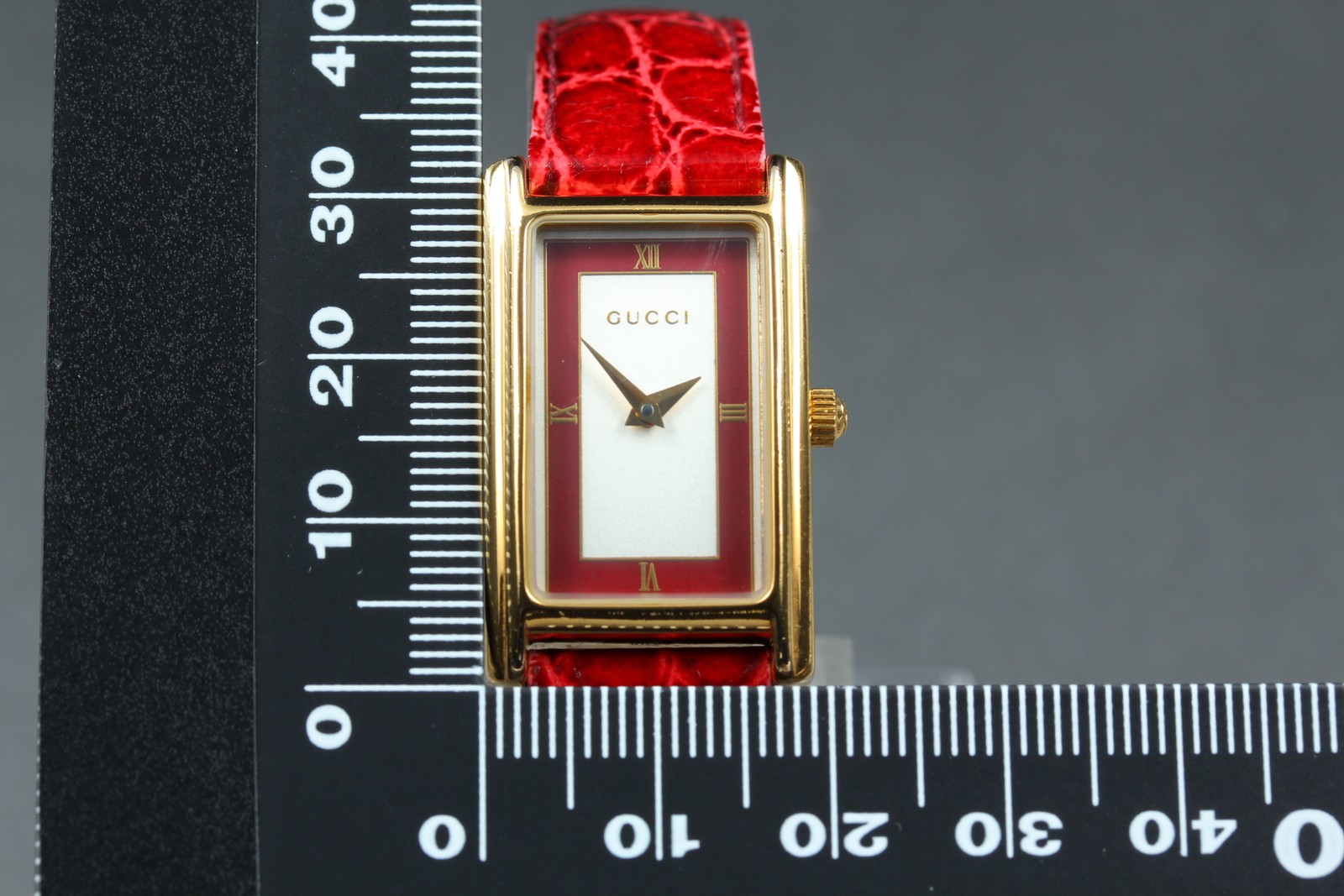 [Near MINT] Vintage Gucci 2600L 19mm Tank Red Gold Roman Quartz Women’s Watch