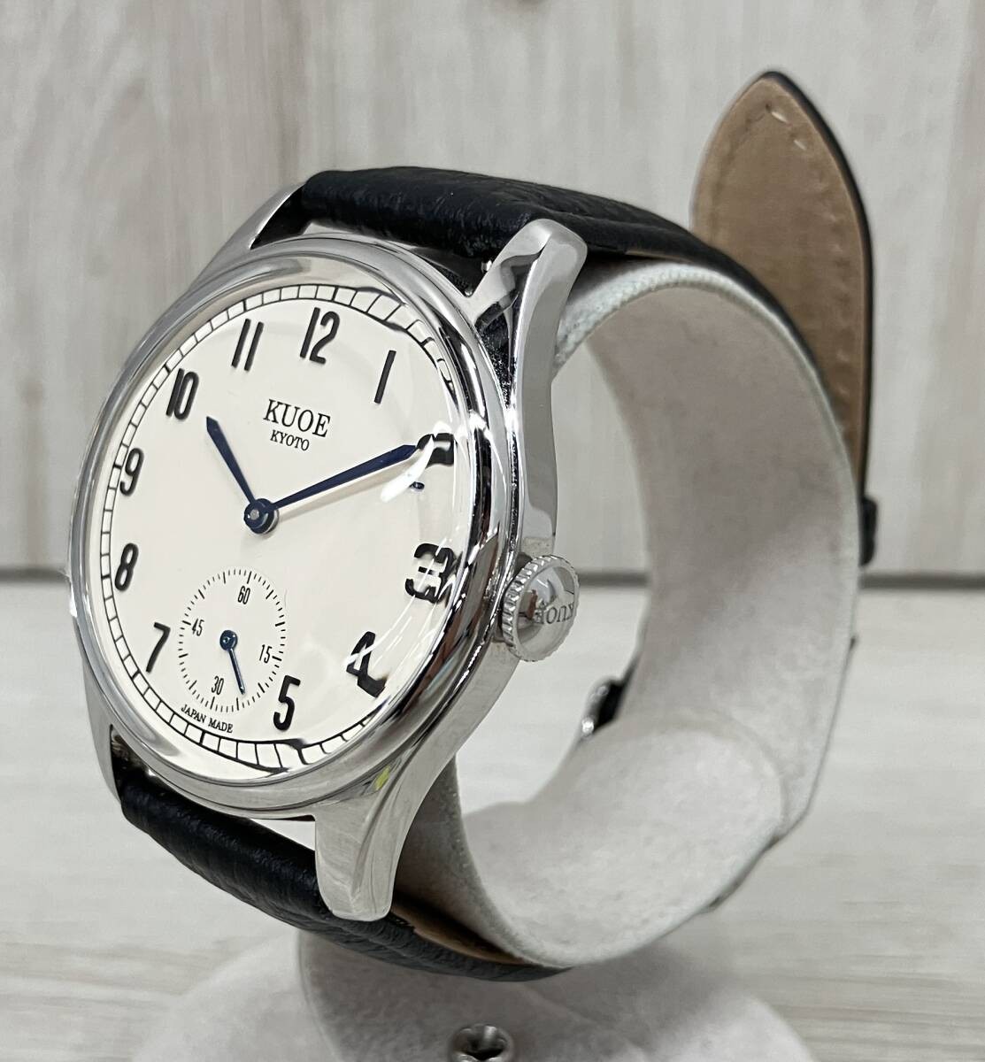 KUOE KYOTO OLD SMITH 90-001 Quartz Watch Black Band Cream Dial Blue Needle 35mm