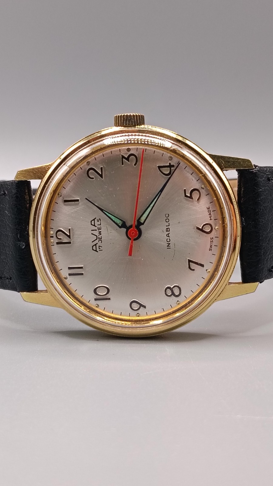 Vintage 1960s Avia Manual Wind 17 Jewels Silver Dial Swiss Gold Plated Running