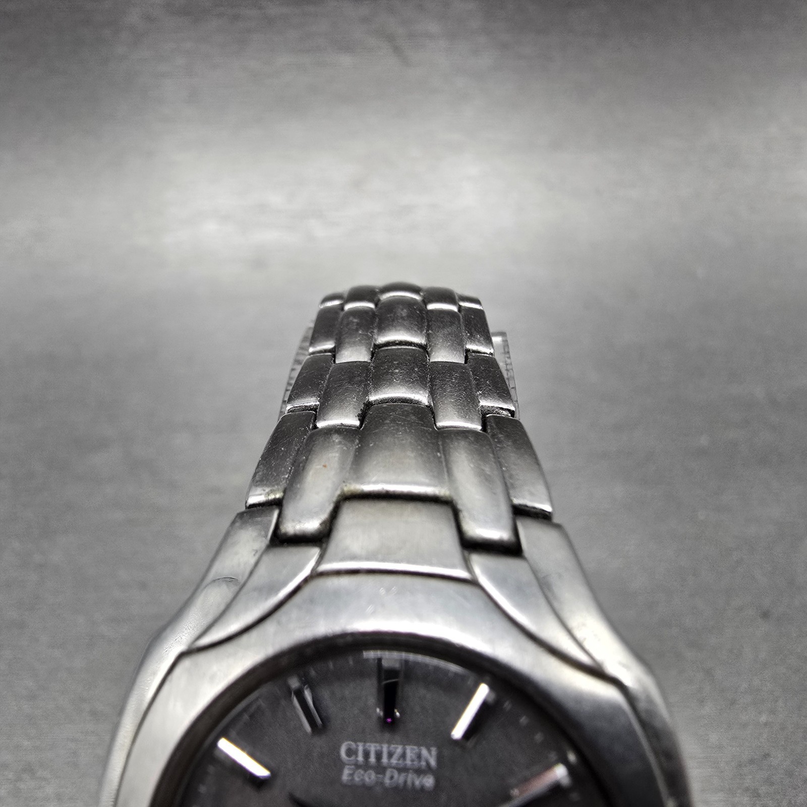 Citizen Eco-Drive Watch Women 25mm Gray Dial Silver Tone Date E011-S049601 RunsS
