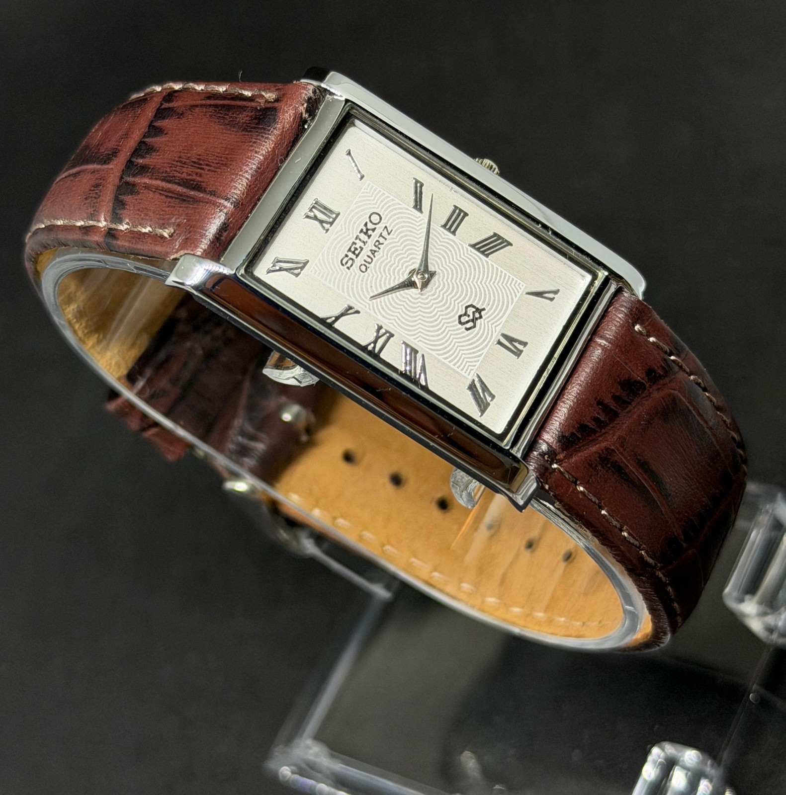 Vintage Seiko Slim Quartz Japanese Men’s Wrist Watch With DDP Shipping