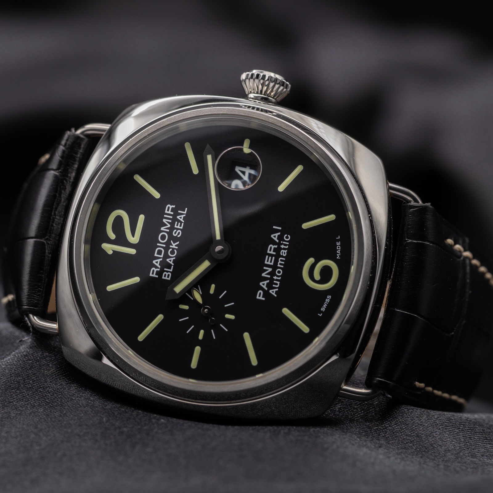 Panerai Radiomir Black Seal – PAM00380 45mm 2017 Triple Box Complete Set