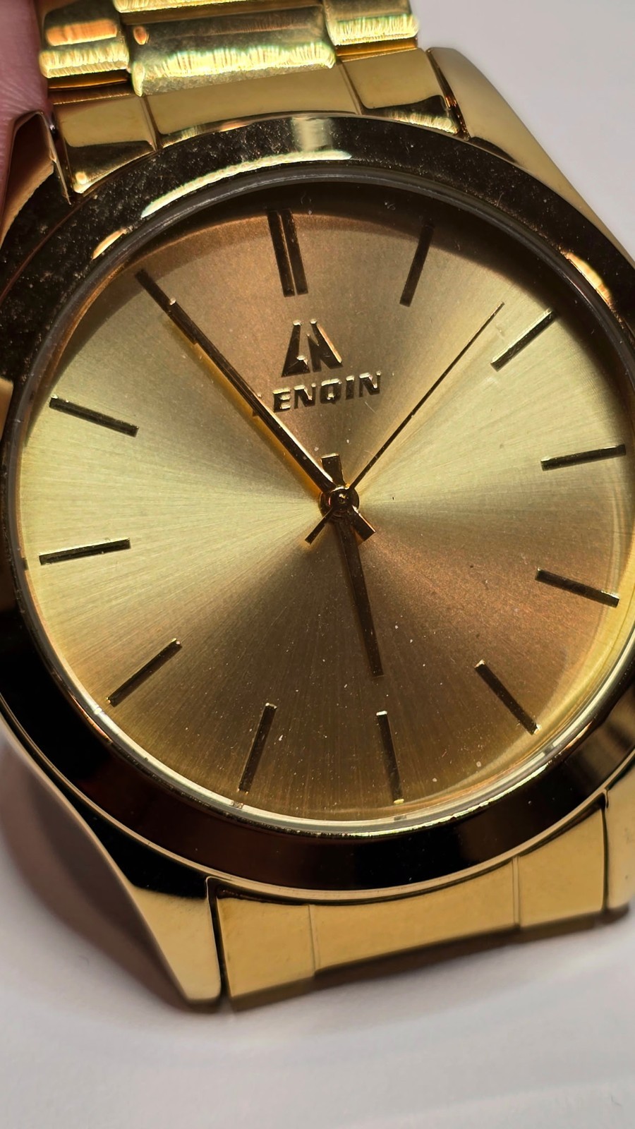 Lenoin Unisex Quartz Analog 50m 5ATM Gold Dial Gold Tone SS Bracelet Watch
