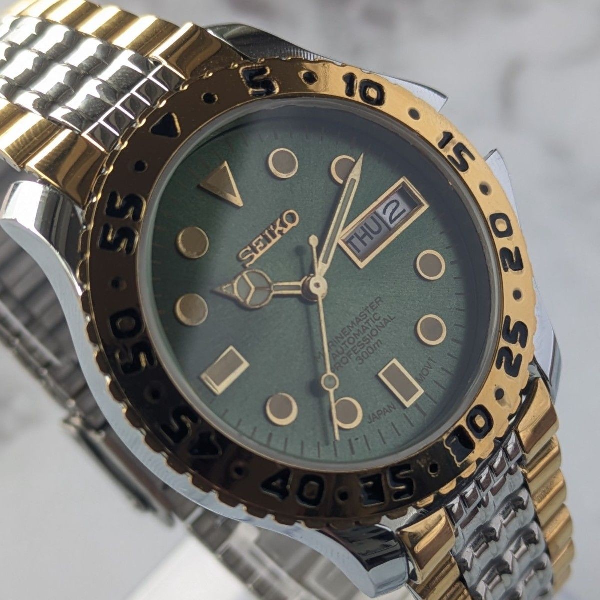 SEIKO 1980-1989 Men’s Automatic Date Gold Tone Men’s Wristwatch