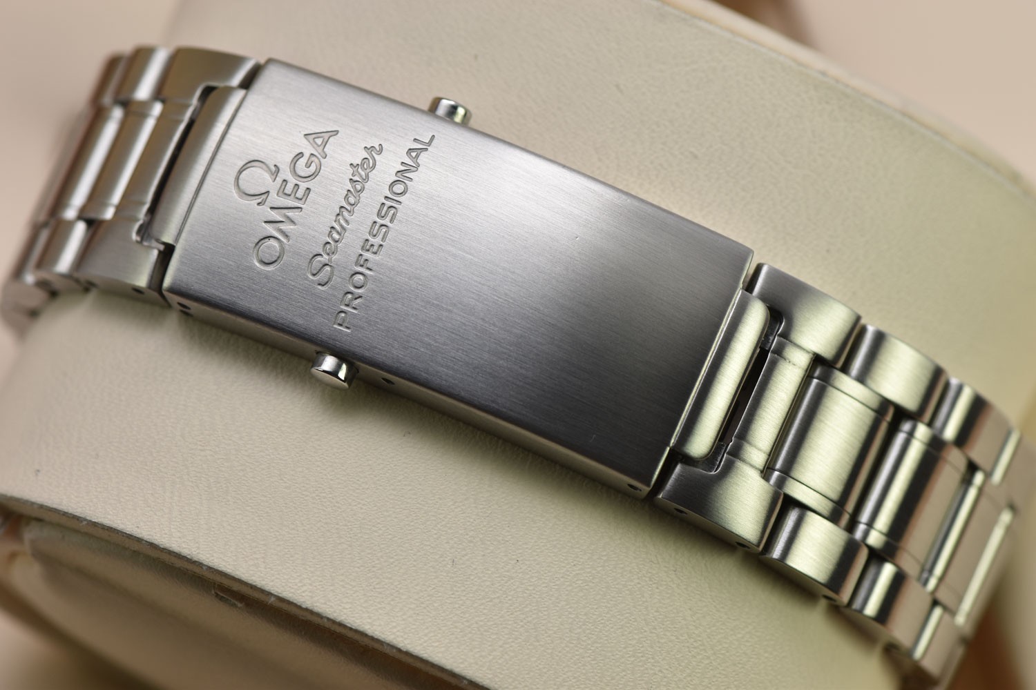 Mens Omega Seamaster GMT “Great White” Chronometer Stainless Steel 41MM 2538.20