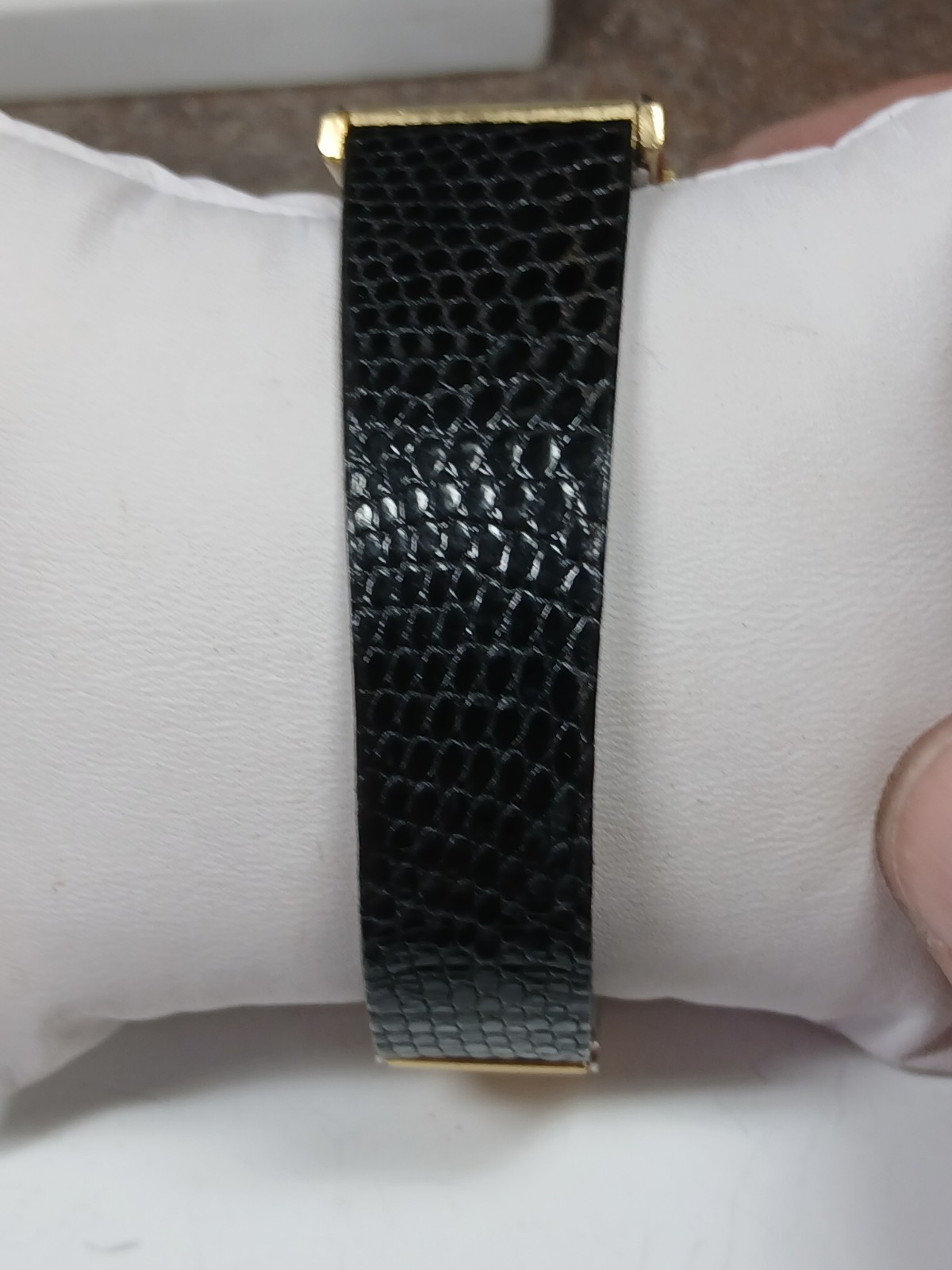 Vintage Mens Wittnauer Diamond Accent Black Dial Lizard Band Mens Quartz Watch