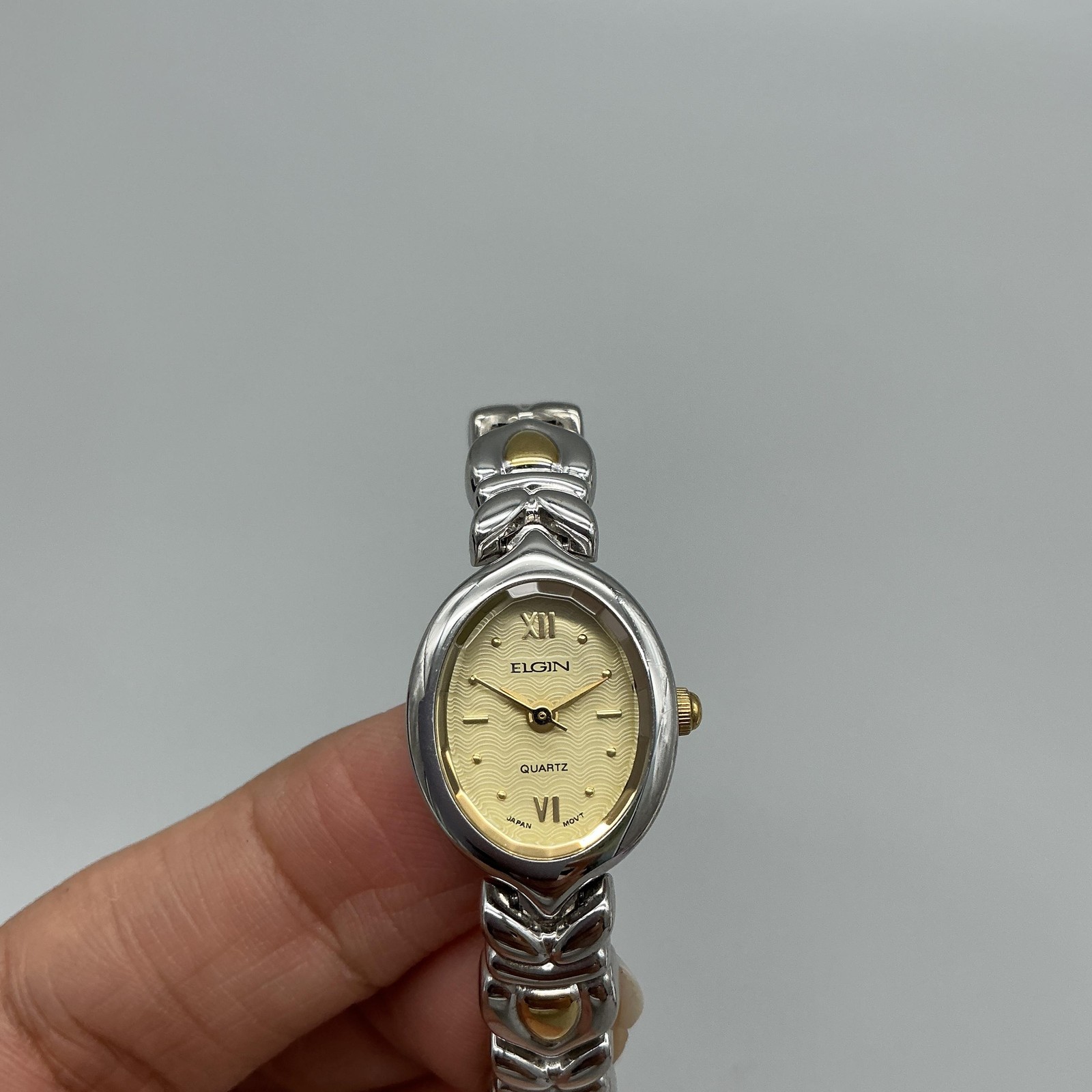 Elgin ELA259 Womens Watch 16mm Champagne Dial Silver Tone New Battery 7″
