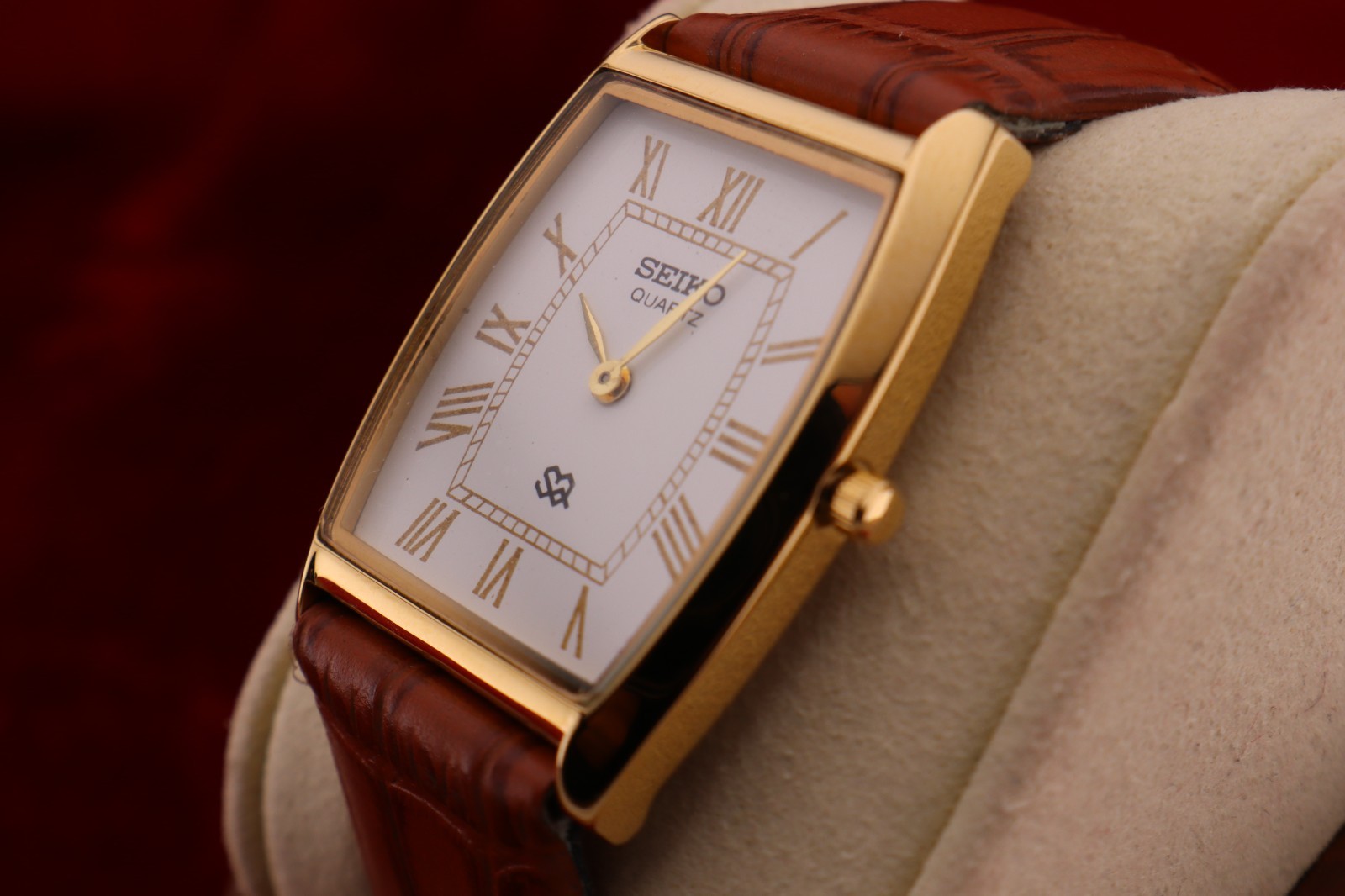 Vintage Men Seiko quartz Barrel-Tank White Dial Light Brown leather Dress Watch