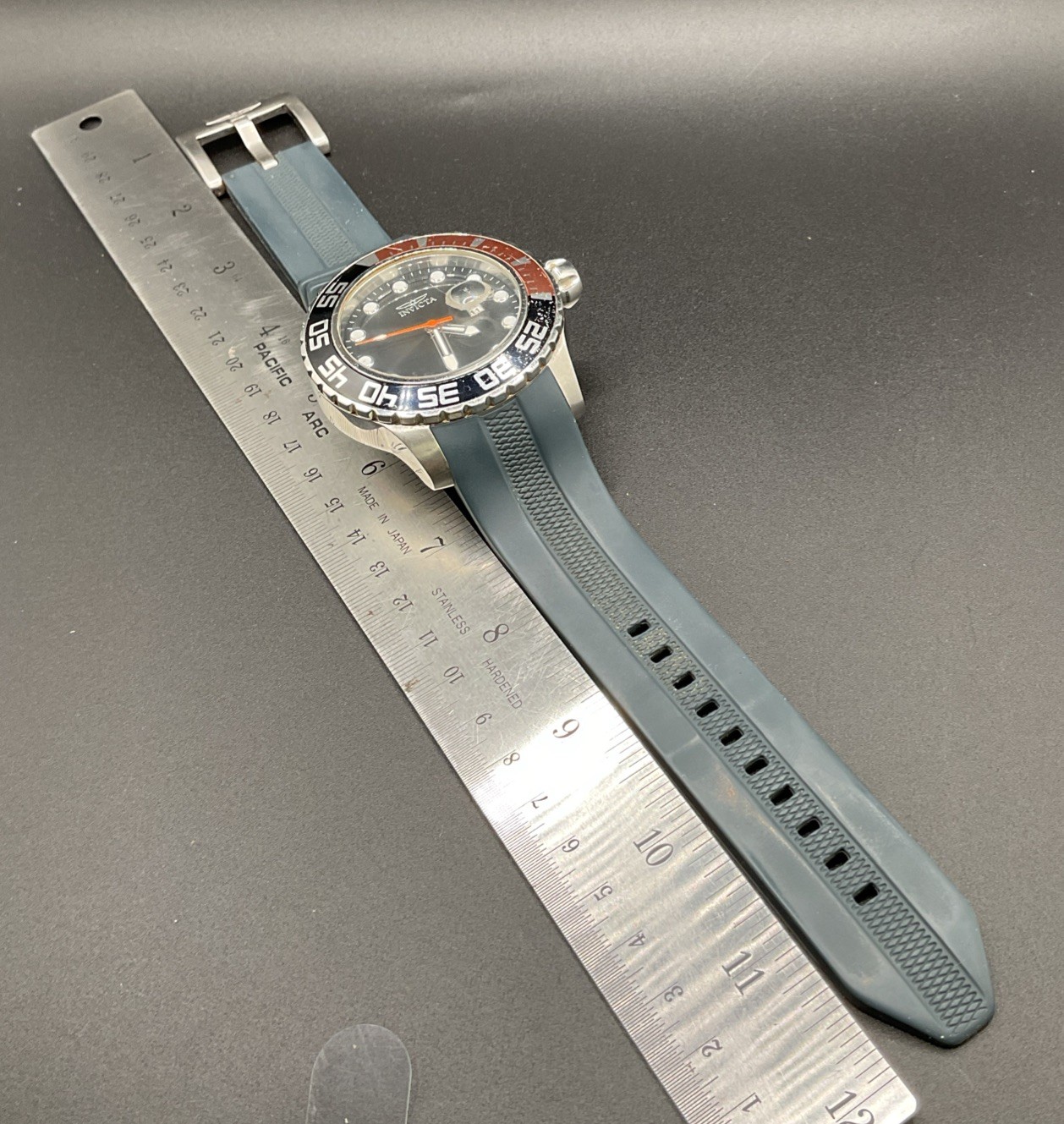 Invicta Men’s Pro Diver Quartz Watch Black Orange Bezel Grey SiliconeStrap -RUNS