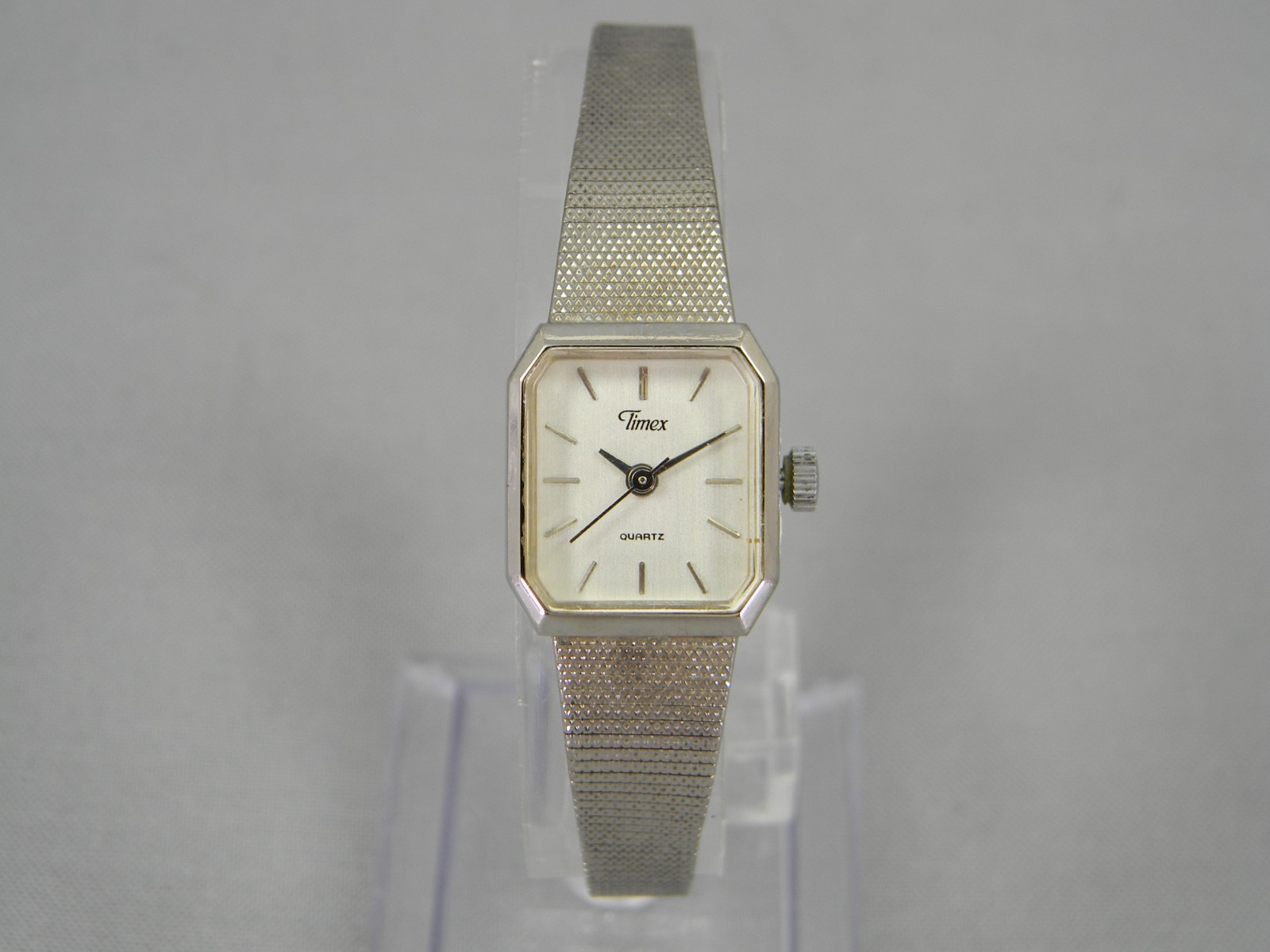 Vintage Timex Watch Women Dainty 16mm Adjustable Band New Battery 5″ to 6.5″