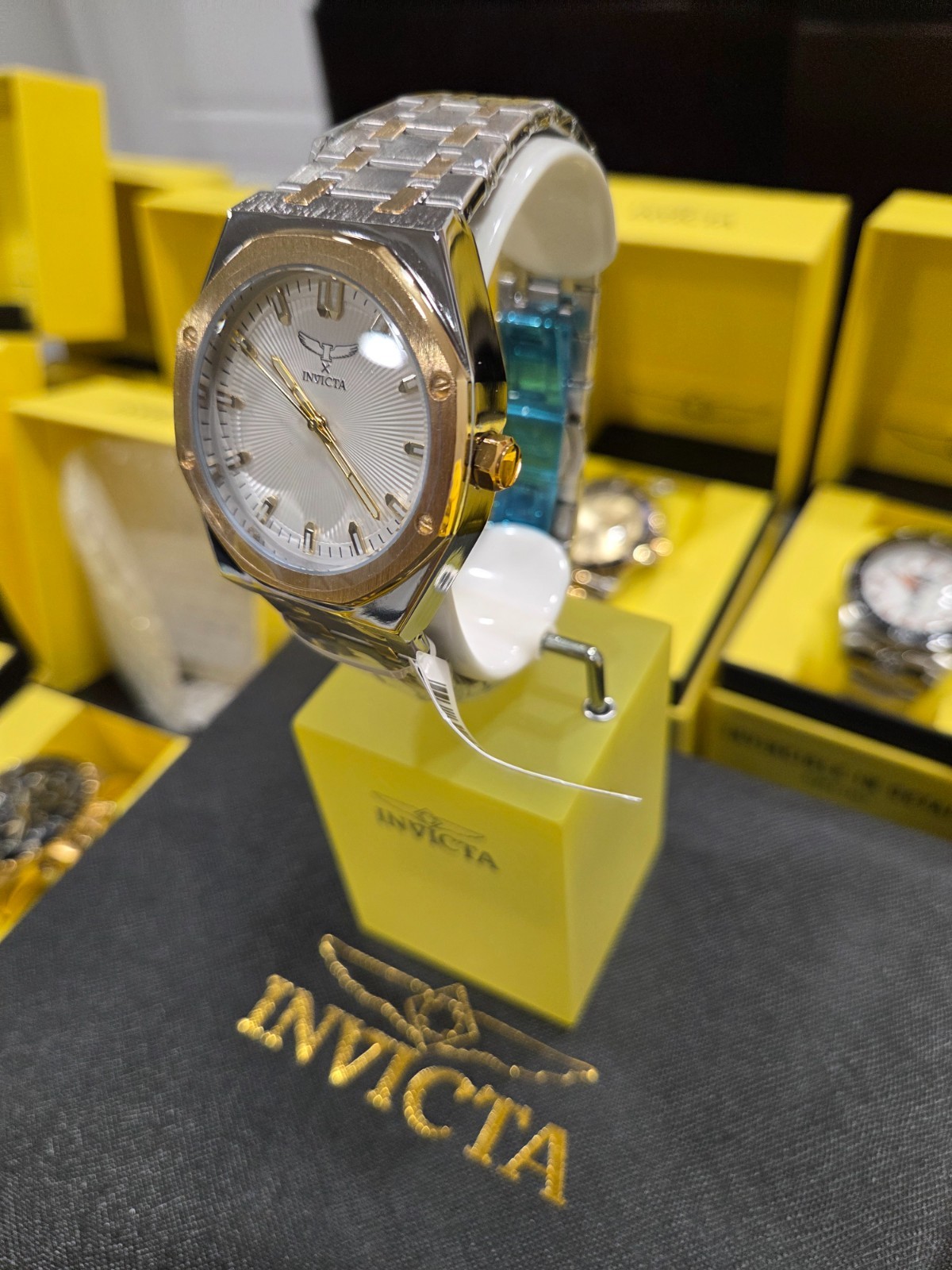 69963 – Invicta Specialty I by Invicta Men’s Watch – 42mm, Silver, Gold (69963)