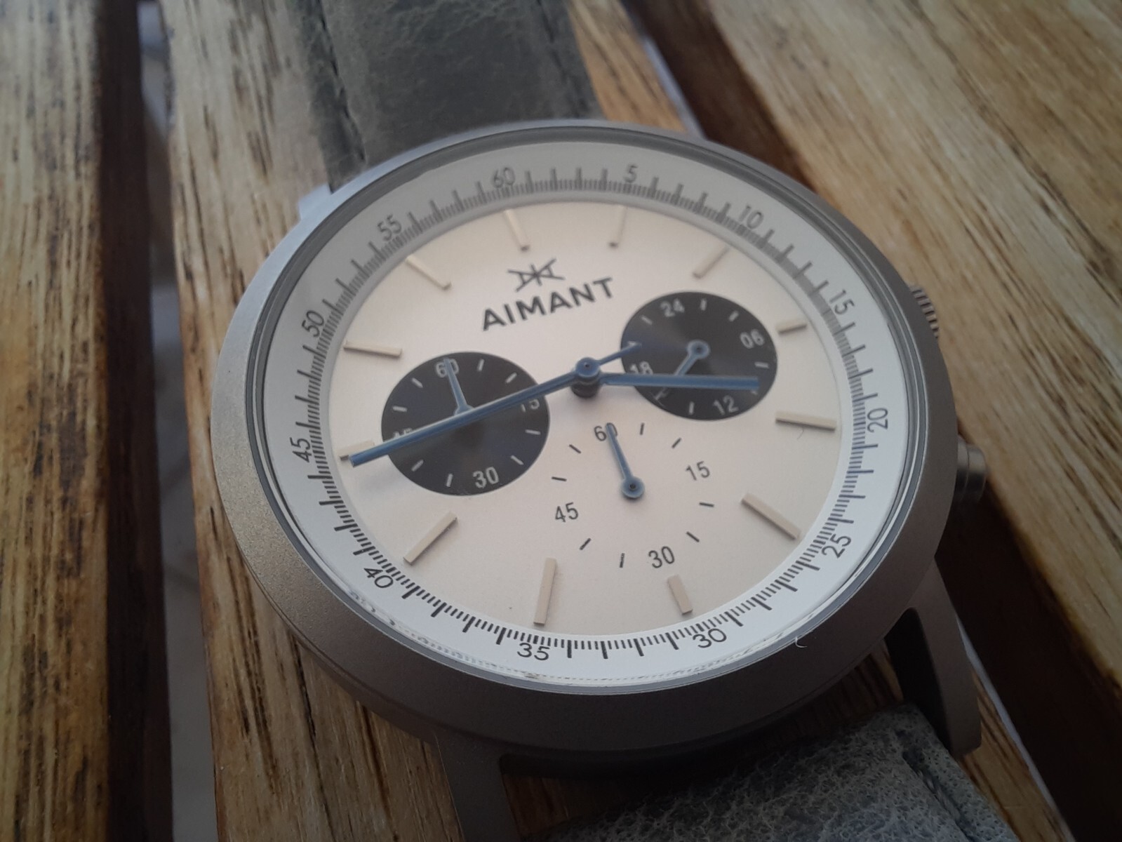 Aimant Earth Tokyo Gray Silver Chronograph Quartz 42 mm w Gray Leather Unisex