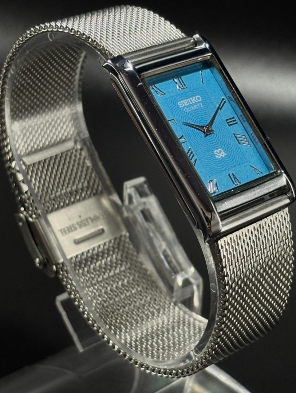 Vintage Seiko Slim Quartz Men’s Wristwatch With Free DDP Shipping